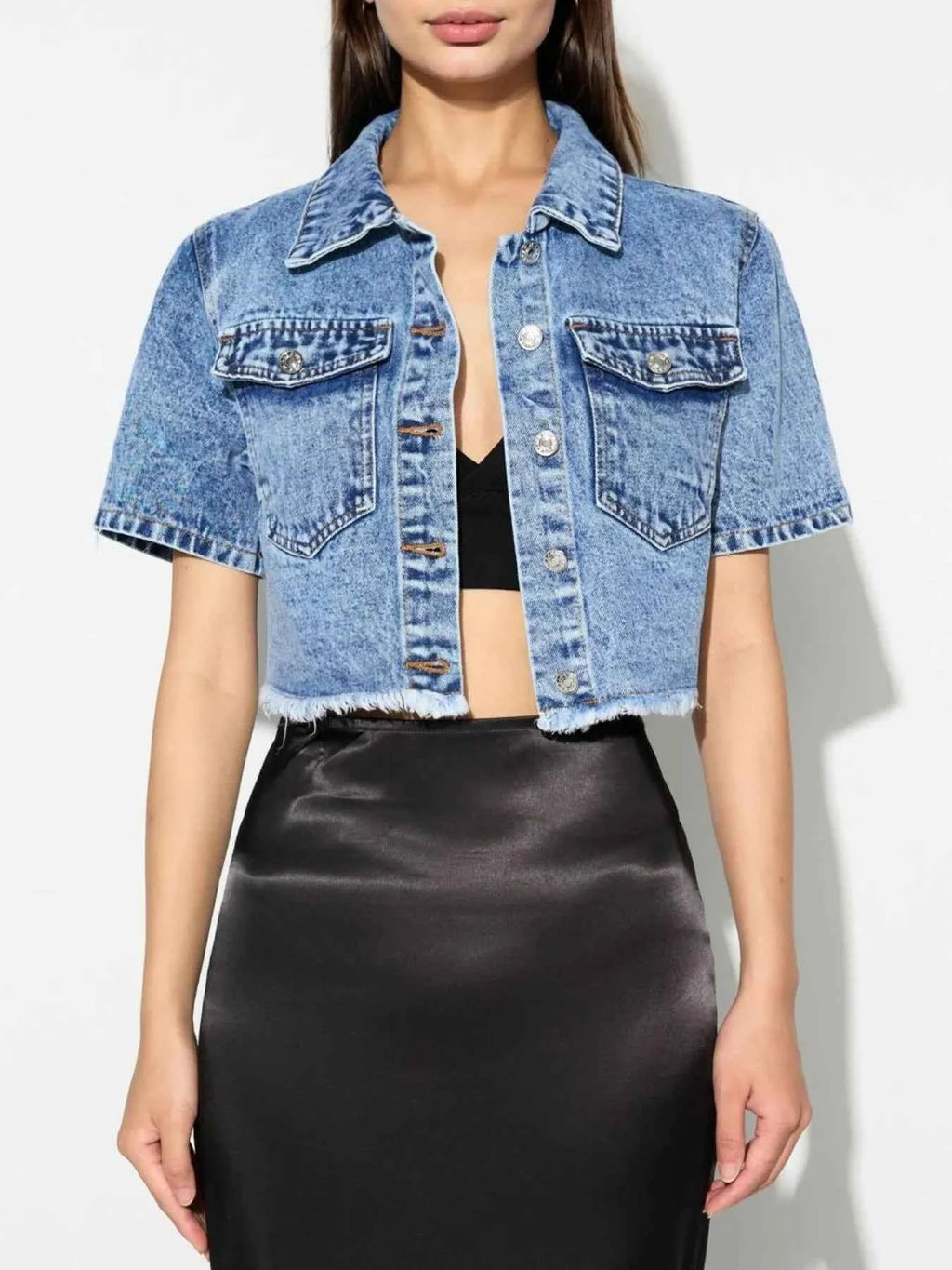 Cropped Short Sleeve Denim Jacket with Frayed Hem 11bcfdb9-932c-4067-9166-3587ff776a16-Max-Origin