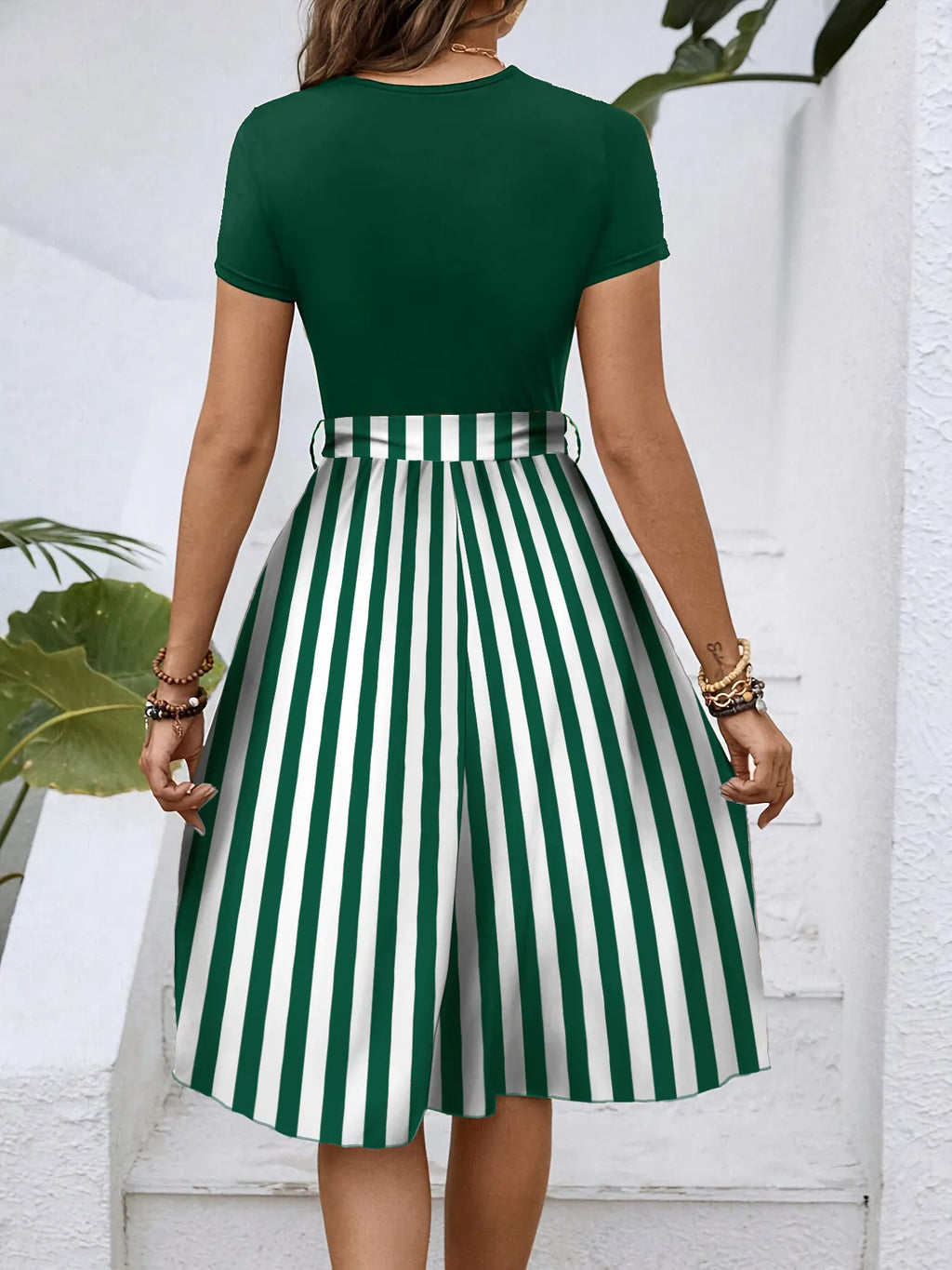 Striped Round Neck Short Sleeve Dress 1208fea3-2bed-479f-83ed-aeb0468649cf-Max-Origin