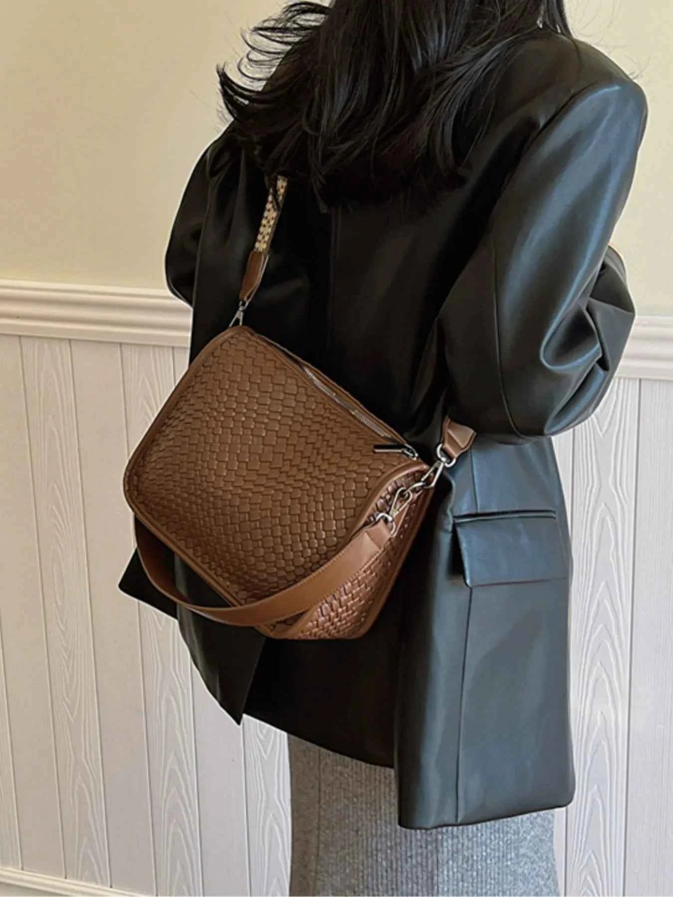 Textured Leather Shoulder Bag Brown One Size 12474c6e-d085-40c4-8129-422ae726ec4c-Max-Origin