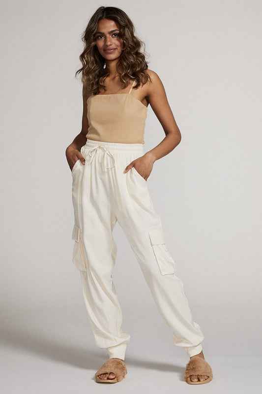 Textured satin cargo pants Cream 13833907_4069ca94-2ea8-4379-bc9f-2a07e59d4bf5
