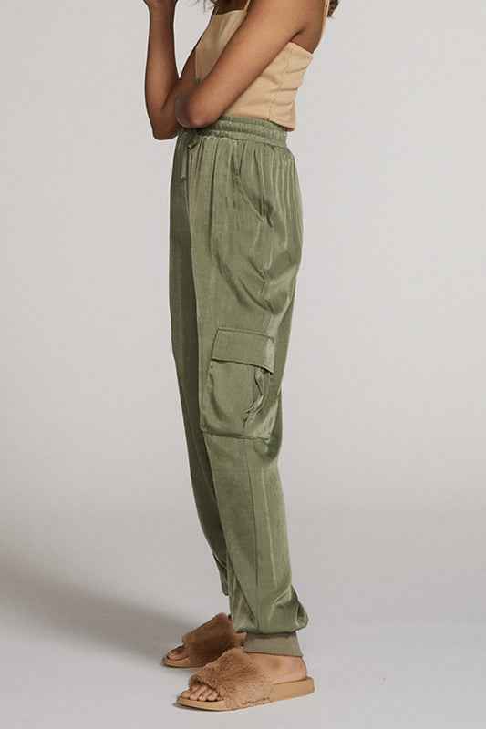 Textured satin cargo pants 13833907_f6f91137-c0fb-4e39-9c40-fe6e08ece70f
