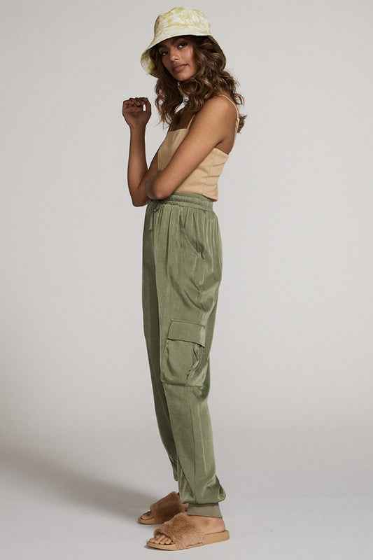Textured satin cargo pants 13833907_fe57e407-058f-42e3-a288-f3bdccb9e040