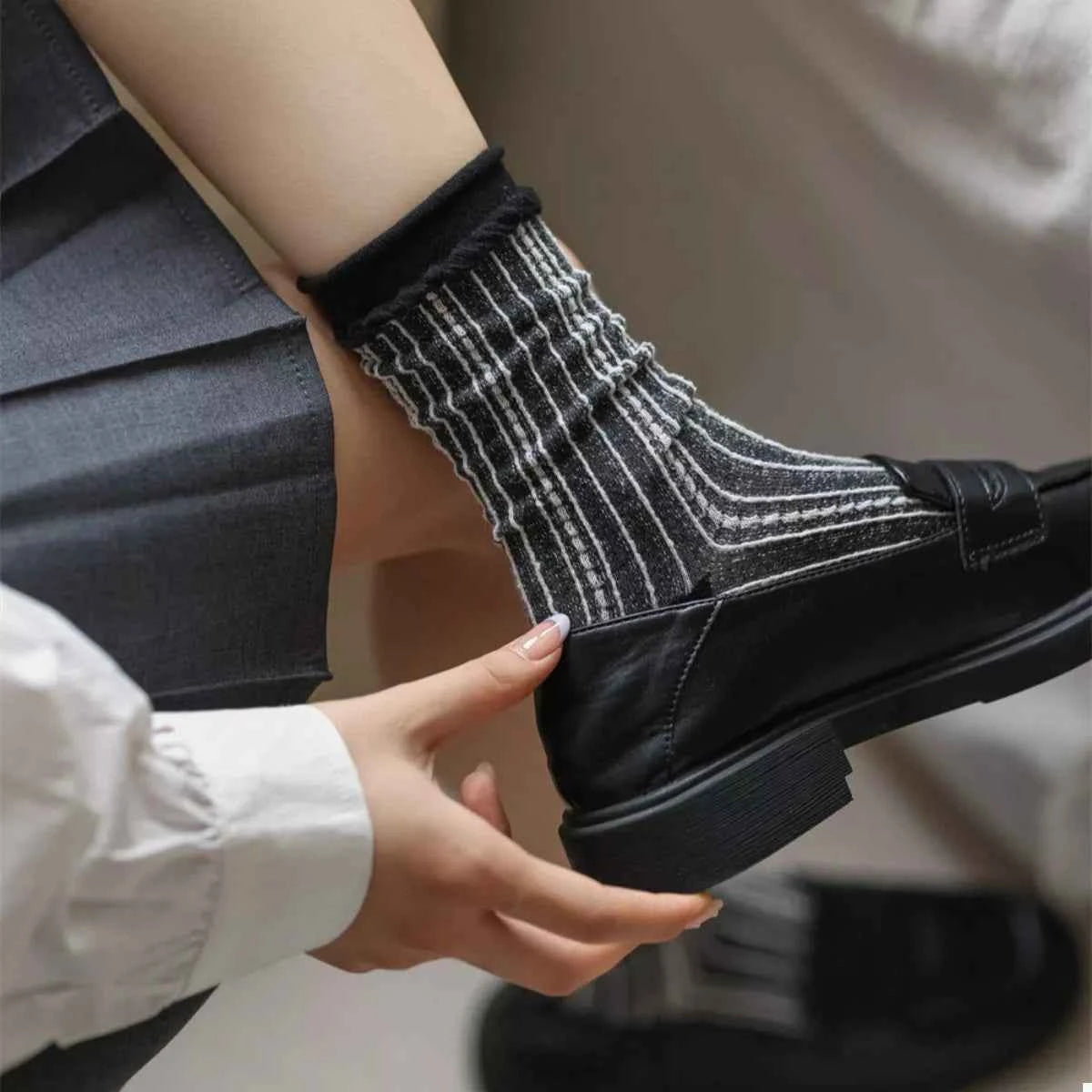 Two-Tone Cotton Knit Crew Socks 13b4afe5-761e-460e-a543-2e713b6e02f6-Max-Origin