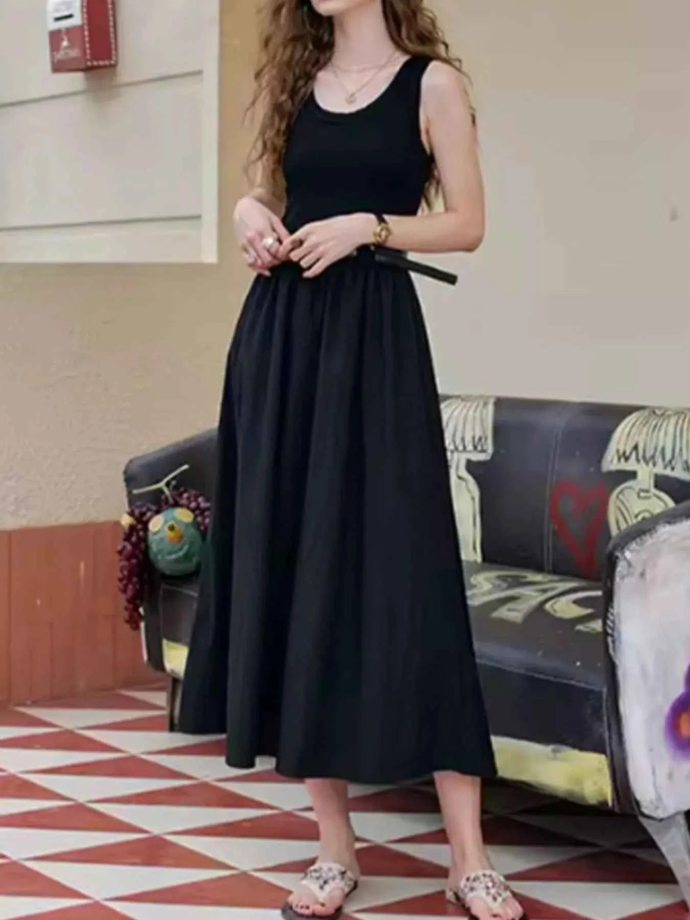 Round Neck Sleeveless Midi Dress 13ba86ad-7f44-44e3-8421-e9d80012d87a-Max-Origin