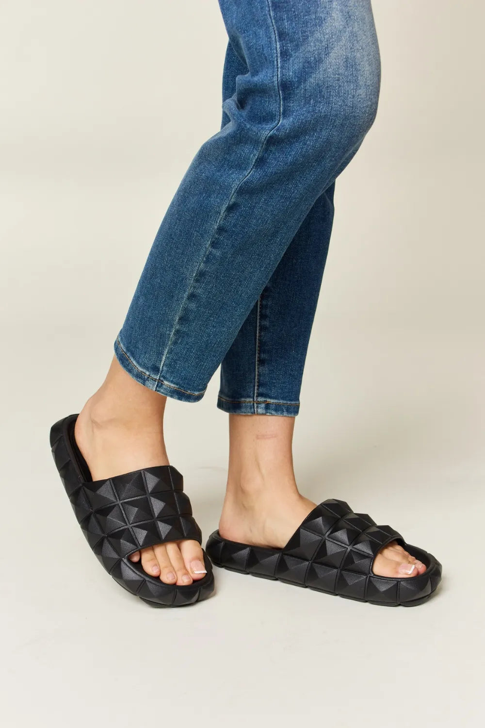 WILD DIVA Pyramid Stud Toe Band Footbed Sandals Black 13cbd34c-a2bd-4fe5-bb07-2e1b452c5ac4-Max