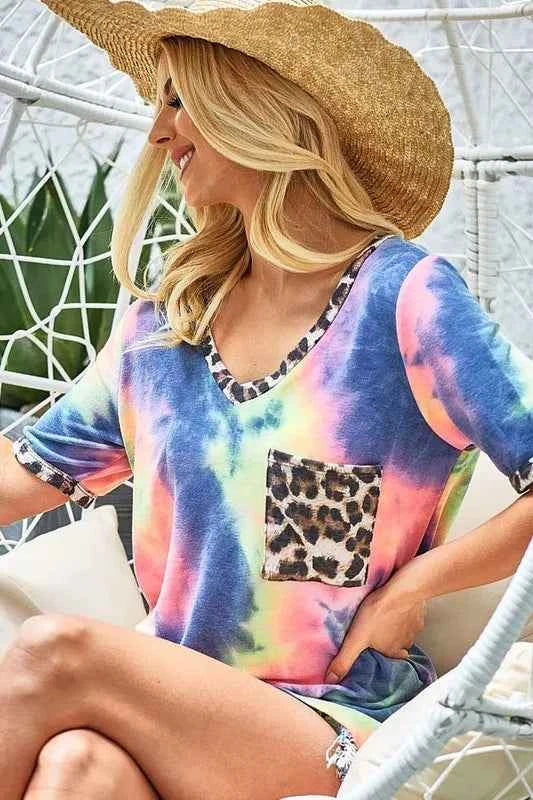 Tie Dye Print V Neck Top With Front Patch Pocket 1414b7fd107646999d096bad1549457c-Max-Origin