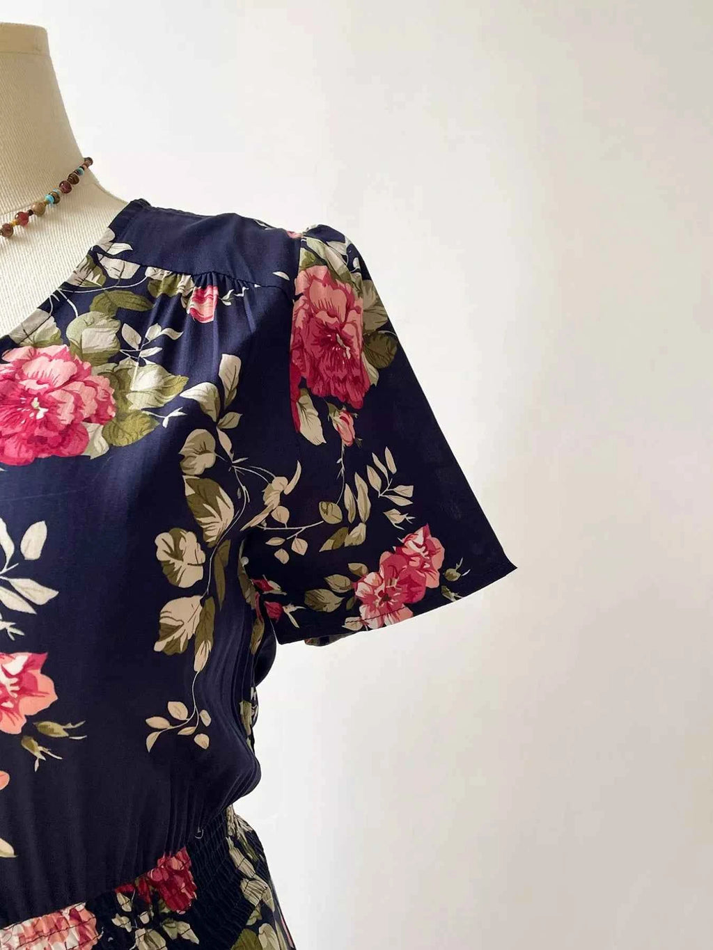 Plus Size Floral Print Short Sleeves V-Neck Dress 142655b9-f773-4ba4-b41c-a6f06f1b80e1-Max-Origin