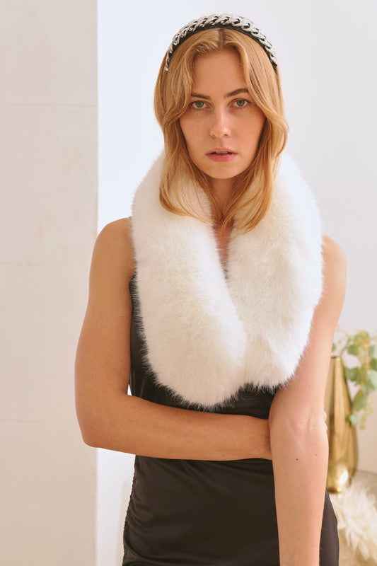 FAUX FUR SHORT COLLAR SCARF WTWT WHITE Os 14937410_4c15f9e1-03ea-4ed7-ad96-f3de851b4fbb