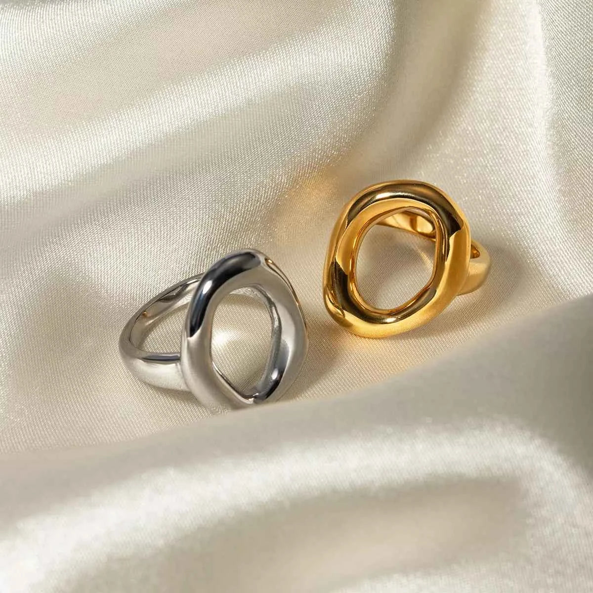 Modern Hollow Oval Ring 159fcb15-75cc-4935-bed4-560888b3d72e-Max-Origin