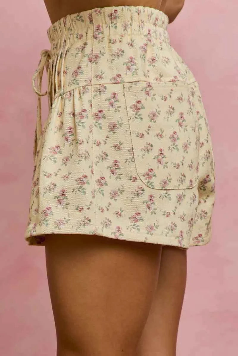 SO ME Floral Print Denim Pintuck Elastic Waist Shorts 1670408fcf484520b7188098aa9bddba-Max-Origin