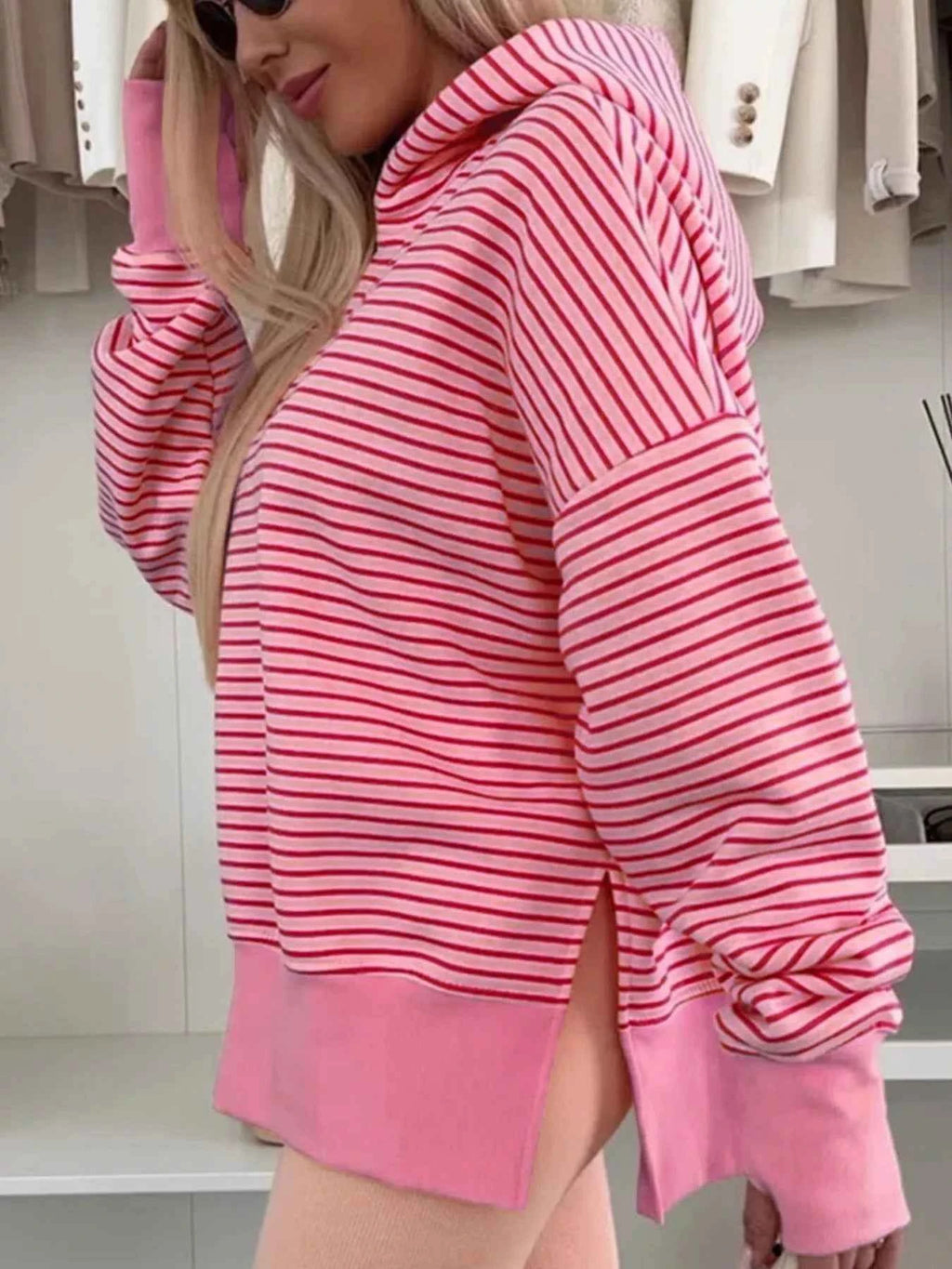 Striped Oversized Hoodie with Kangaroo Pocket 17373e5a-05f9-4bf4-a403-c7e5ec336418-Max-Origin