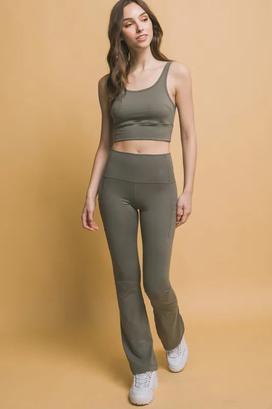 Love Tree High Waist Flare Active Leggings with Side Pockets 175d9582-c247-453a-8a0a-01142957e5ee-Max