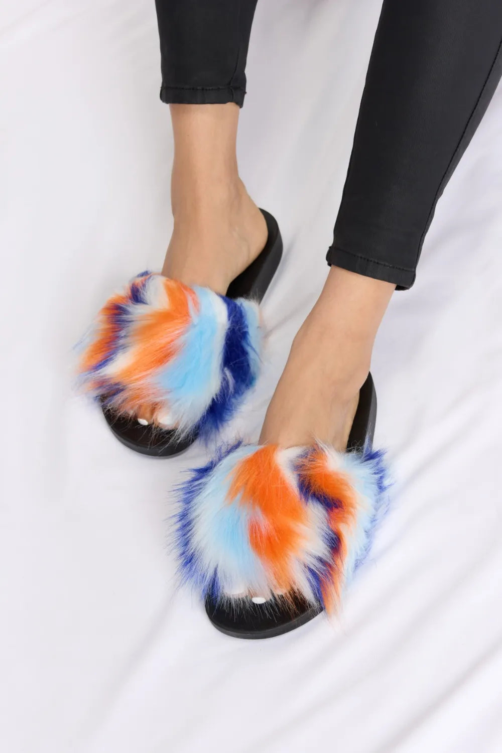 Forever Link Plush Open-Toe Sandals 18dacbf7-42b2-4fe6-b731-53df71dc78df-Max