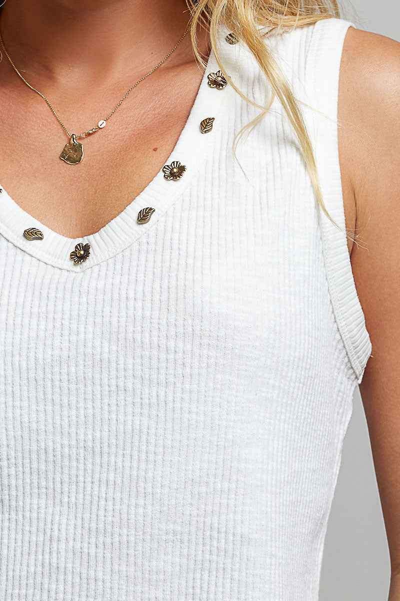POL Ribbed V-Neck Tank with Stud Point 193386dc-ae6e-4a79-99e2-bdd06442ec47-Max