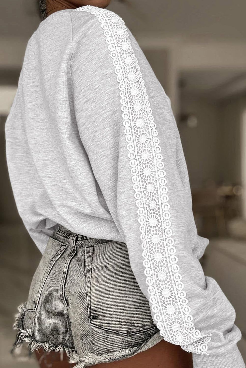 Light Grey Lace Applique Raglan Sleeve Crew Neck Sweatshirt 1949a964697224cb