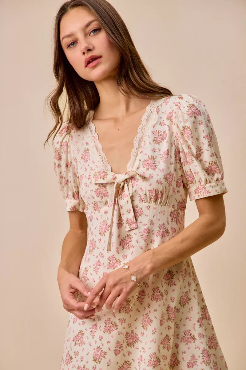 SO ME Floral Lace Trimed Short Sleeves Mini Dress 1a97098d794f457b8ec0424277ae15c5-Max-Origin