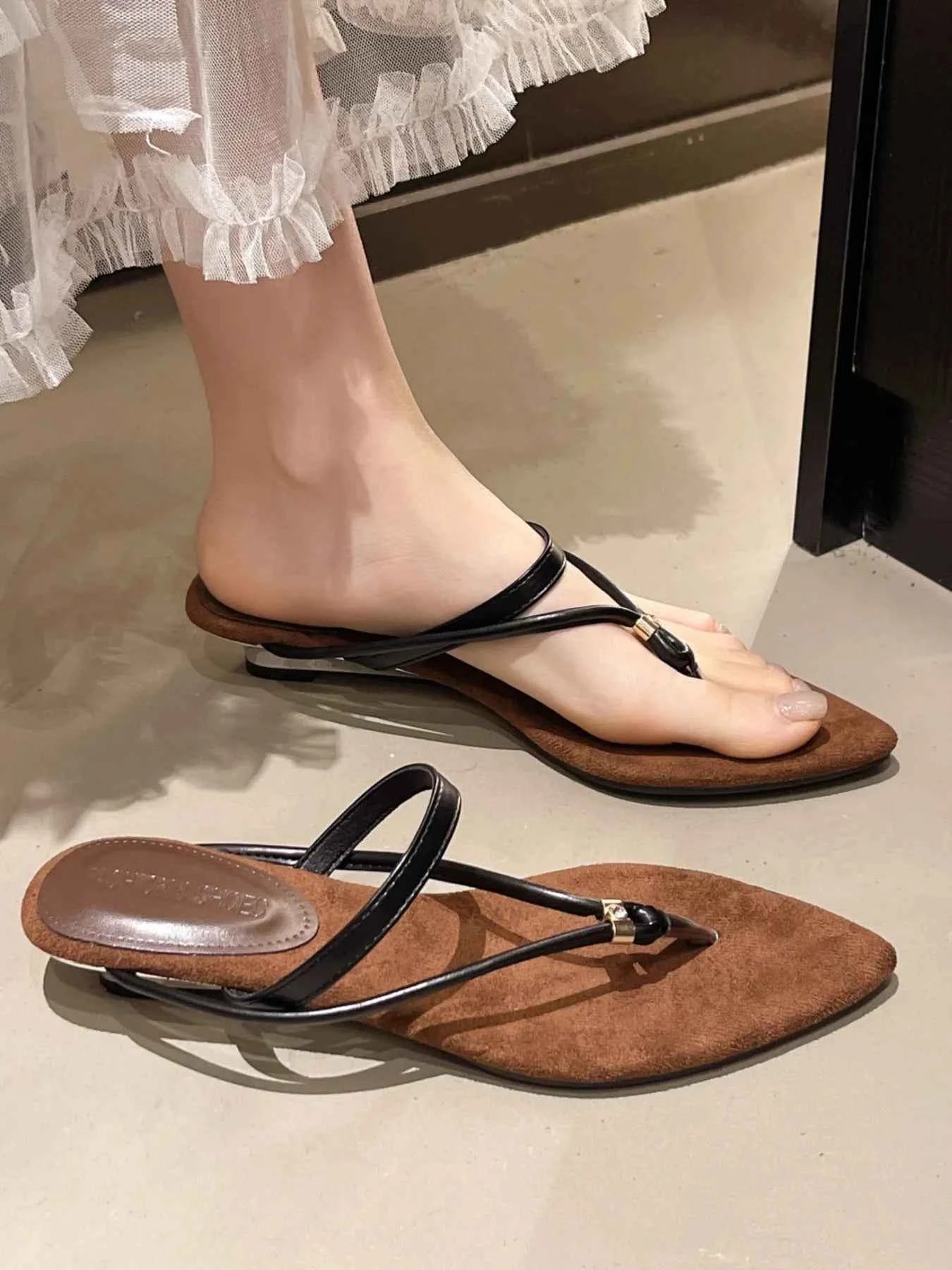 T-Strap Thong Sandals Black 1b46685677324bd59fe3fe11d4eb1f60-Max-Origin