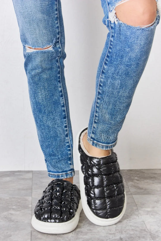 Melody Puffer Plush Slippers Black 1b5fb19d-6f1f-4f87-b1ca-cee5058f7f6c-Max