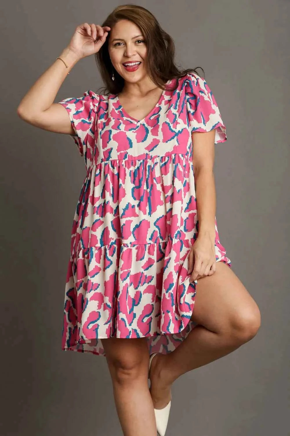 Umgee Full Size Abstract Print Pleat Detail Short Sleeve V-Neck Tiered Dress Plus Size 1b724c0f-e25f-4db5-a23d-1a5fddb9762f-Max