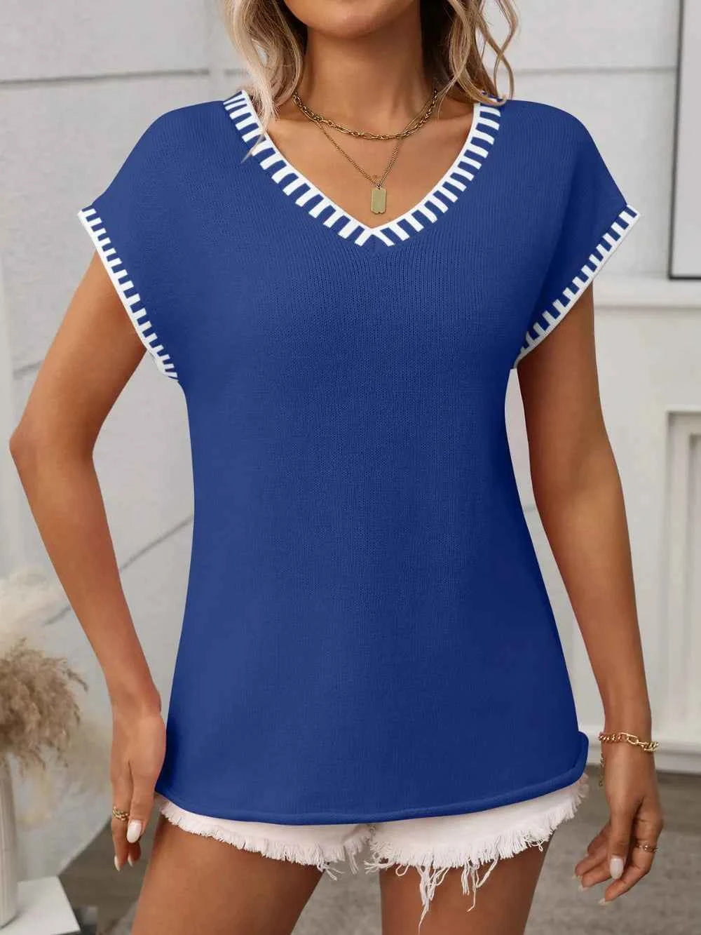 Contrast Trim V-Neck Short Sleeve Knit Top 1beceb6e-0e06-4947-830d-46cfd715182b-Max