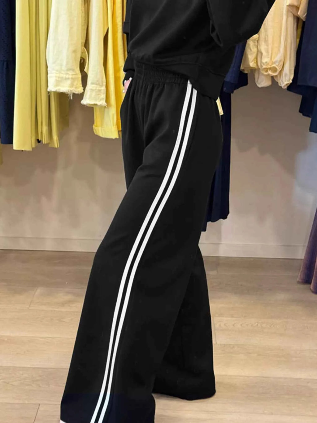 Striped Detail Crewneck Top and Elastic Sweatpants 2pcs Set 1ca8597bd3e1411a8ab74aa5a9c05add-Max-Origin