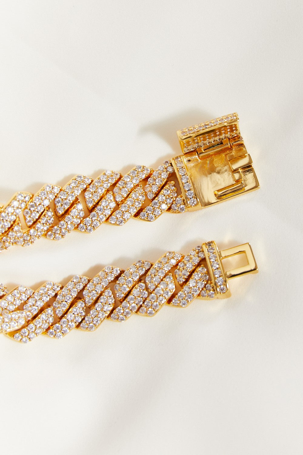 Alloy Inlaid Zircon Bracelet 1d3257d82d564a0f9b00273a4d9d3d2b-Max