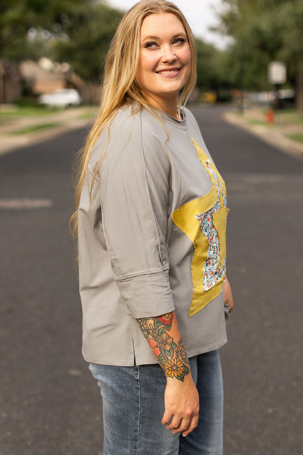 Medium Grey Floral Star Patched 3/4 Sleeve Plus Size Top 1d94870574be76e1