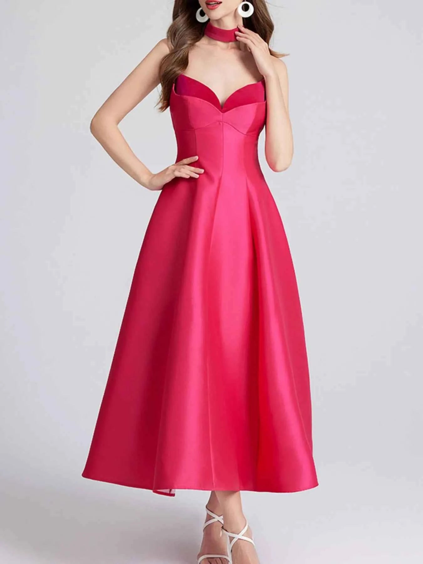 Sweetheart Spaghetti Strap Midi Dress with Collar 1e0fe010-138b-4810-a076-729a9ff30893-Max-Origin