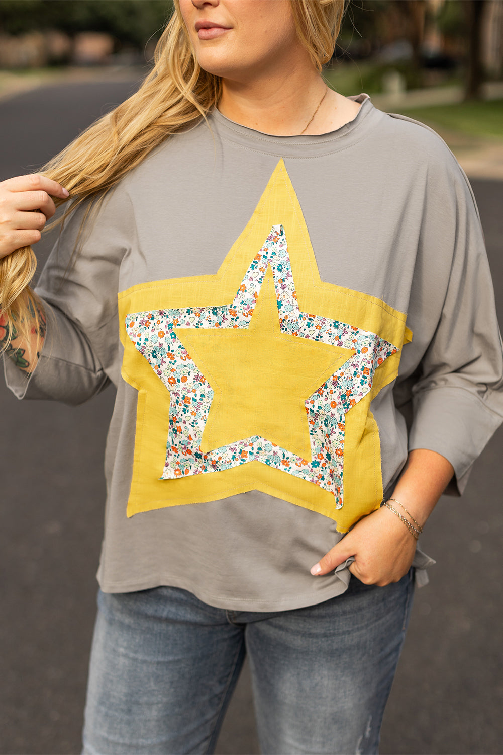 Medium Grey Floral Star Patched 3/4 Sleeve Plus Size Top 1fda4af54e6989d9