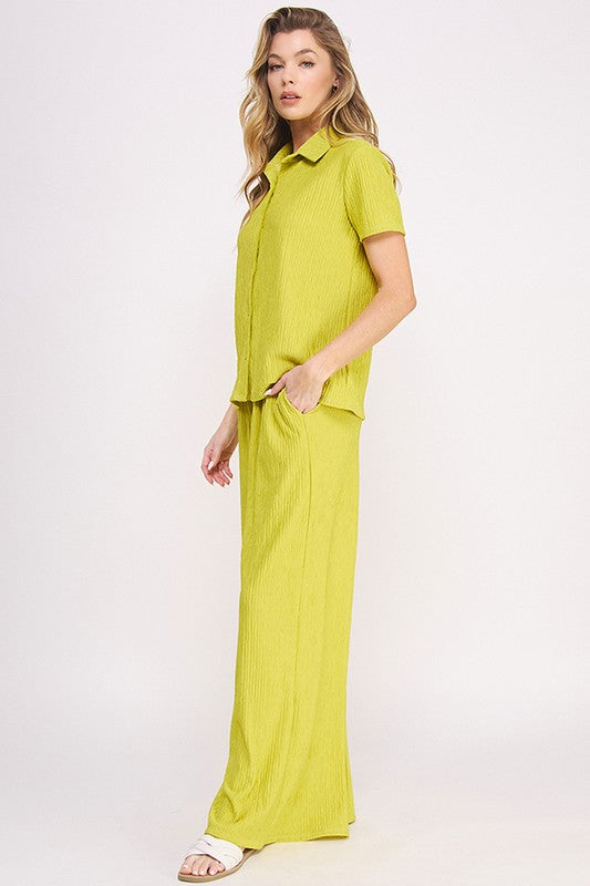 Plus textured short slv button down/wide pants set 21040510_bd179590-228a-4428-8712-55341199e324