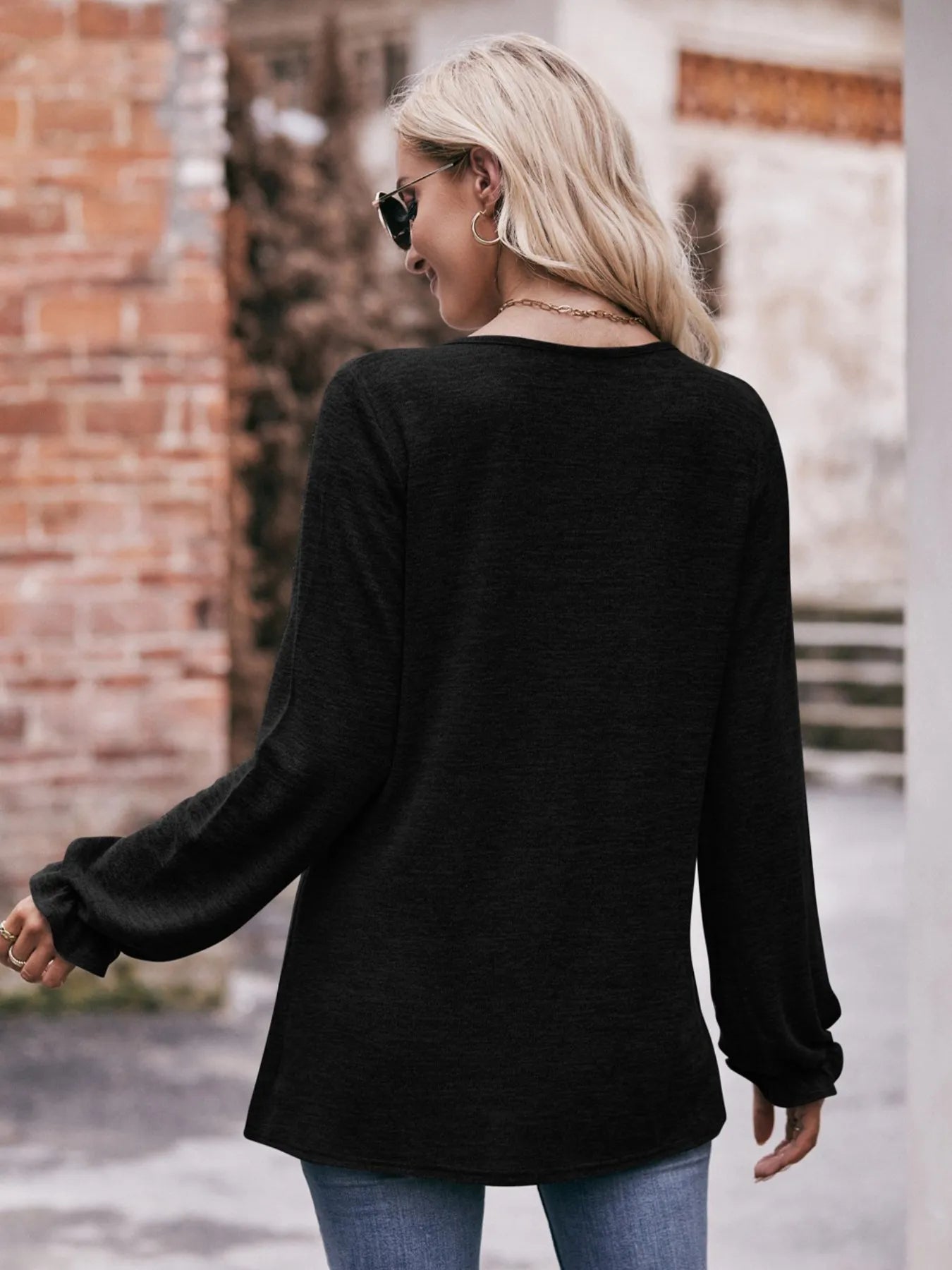 Round Neck Long Sleeve Casual T-Shirt 218ddd00-fa4e-495d-a4df-b3b37443eebe-Max-Origin