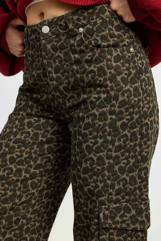 MID RISE WIDE LEG CARGO PANTS 22402237_a8bc4f60-9251-4e03-a900-21671da7b20d