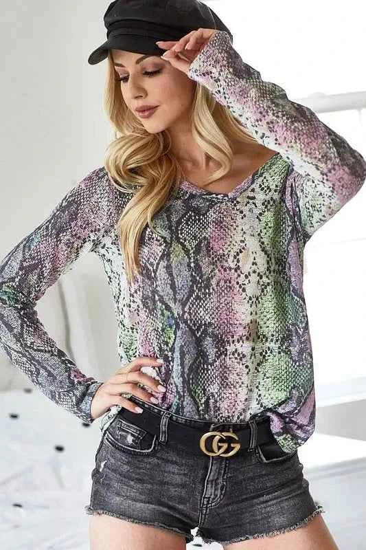 Snakeskin Print Low Gauge Hacci V Neck Top LAVENDER GREEN 22c1c1d7ed5a4f0cbf3a20ad380cc5bc-Max-Origin