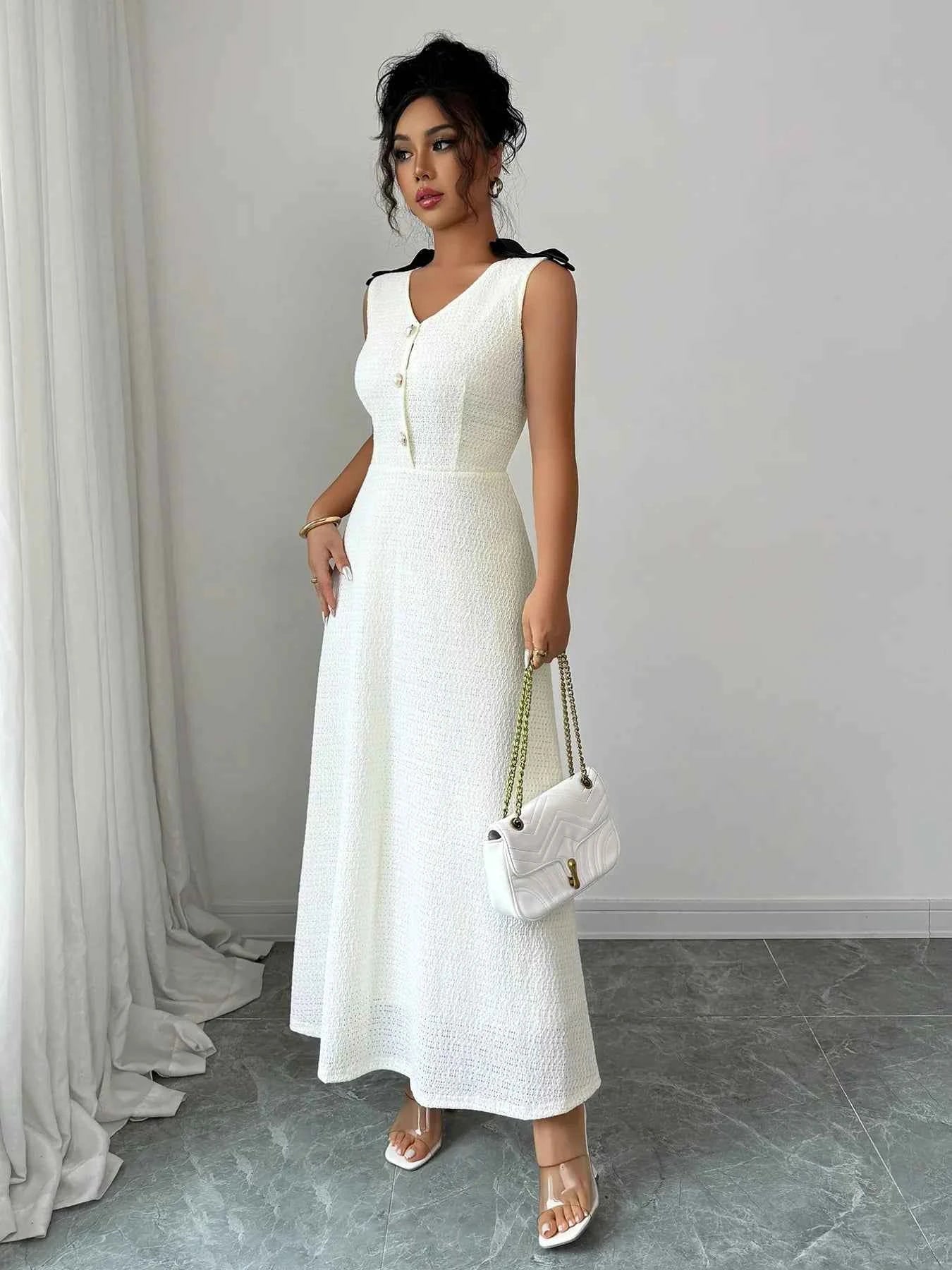 Buttoned Sleeveless Maxi Tank Dress 22fe3593-5ab3-4e40-97ac-5793dd126231-Max-Origin