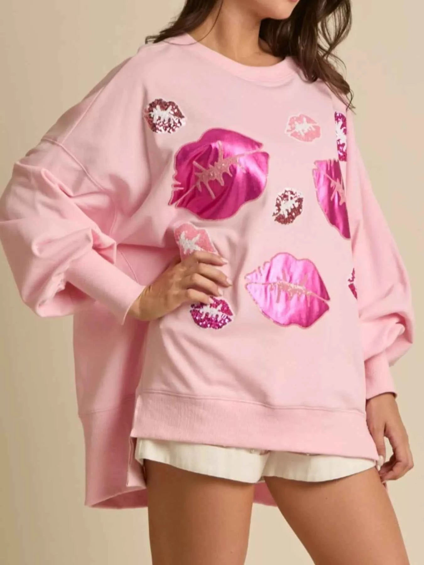 Lips Round Neck Dropped Shoulder Sweatshirt 23479237-17ea-48ed-a902-f920275100c3-Max-Origin