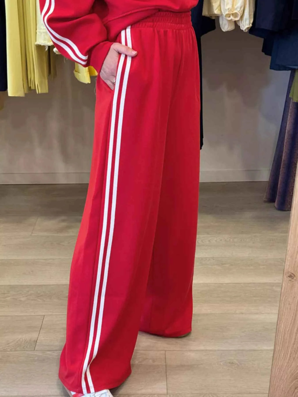 Striped Detail Crewneck Top and Elastic Sweatpants 2pcs Set 236562cdfd8f41908aa4eac66250e431-Max-Origin