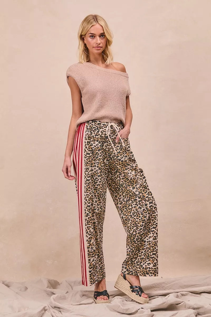 BiBi Leopard Print Pants with Side Contrast and Tucking Welt Pocke 24010f93699f4e0ebc267ee316c6cba0-Max-Origin