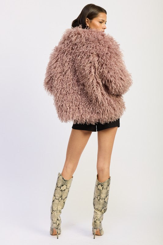 Shaggy faur fur coat with collar 24268975_14956248-22d8-4269-9cb0-4964252b37da