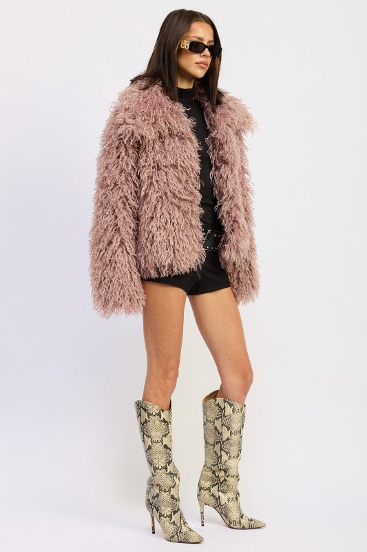 Shaggy faur fur coat with collar 24268975_180cf2bb-f661-4b28-be19-91faf62e6e4b
