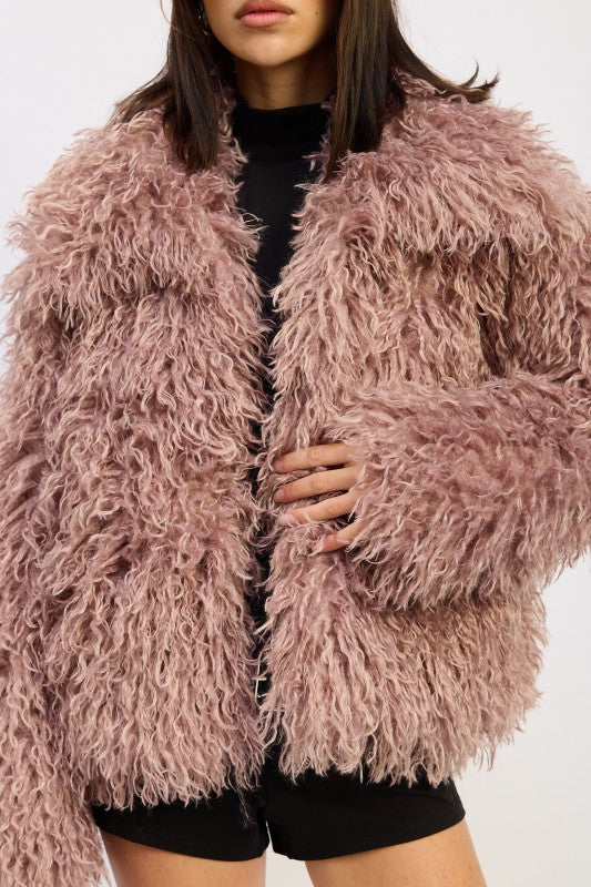 Shaggy faur fur coat with collar 24268975_5b950d76-bef2-41f9-a0e1-45ece4079d18