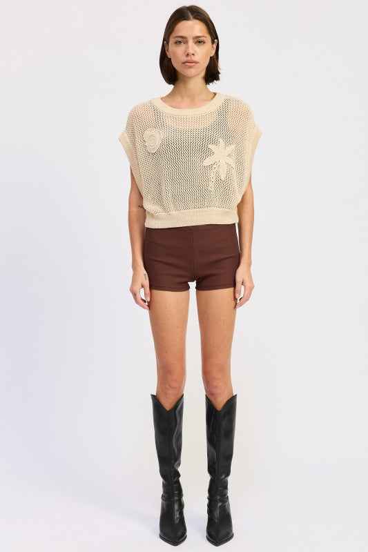 SLEEVELESS CROCHET PATCHED TOP 24577339_79e7f19d-4eee-4a63-91b0-4ab23202456a