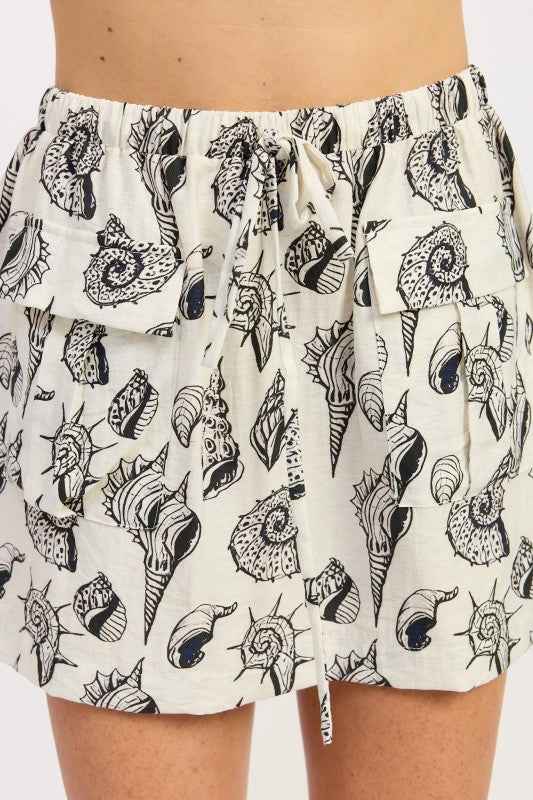 LOW RISE PATCHED POCKET MINI SKIRT 24610781_141ef4bf-65d5-4d1e-a005-b679e3d24b2e