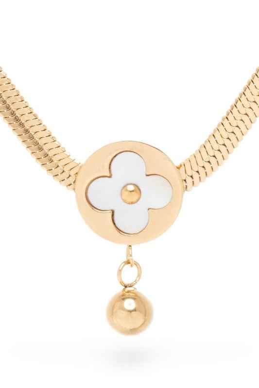 MOP Clover Pendant Snake Chain Necklace 24776462_beec2d3d-86b6-4dac-8b44-b71e6f55d54f