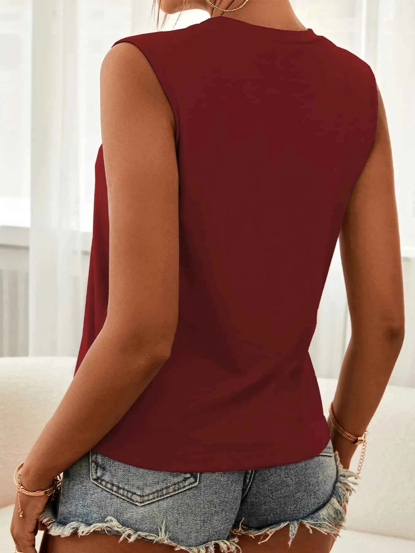 Cutout Sleeveless Tank Top 250bcb8e-8855-4a0c-9c07-94b2ec47bfe9-Max-Origin
