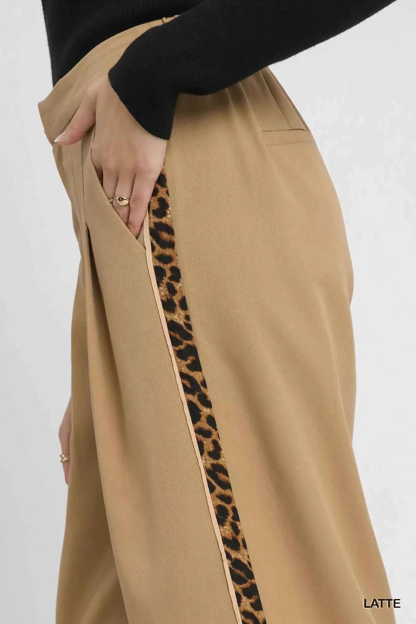 Umgee Front Pleated Wide-Leg Pants with Contrast Trim 25178bff-3ecc-4761-afe0-9aa0a9c3f157-Max-Origin
