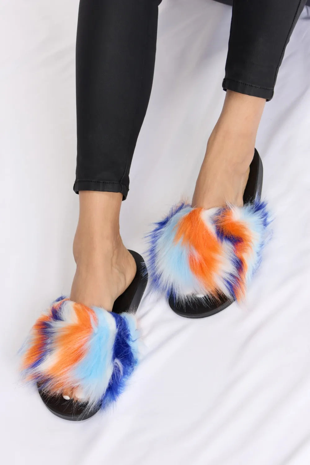 Forever Link Plush Open-Toe Sandals 251d7b5a-0c5b-4f63-ae11-9adbf48615a9-Max