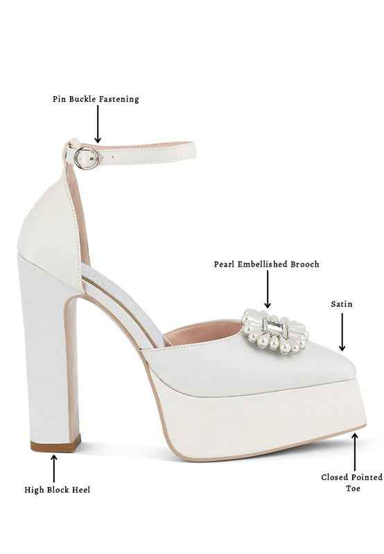 Maeissa Pearls Brooch Detail Block Heel Sandals 26358254-1571-4d2b-a1b7-3ef1c6fd92ce