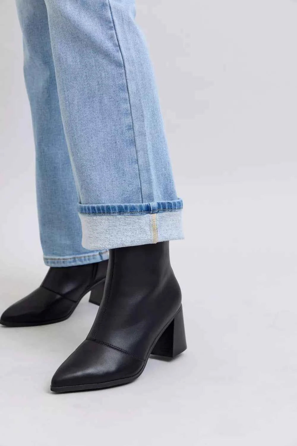Judy Blue Mid Rise Thermal Bootcut Jeans 26531e019f7043bb90f688ed204b9808-Max-Origin