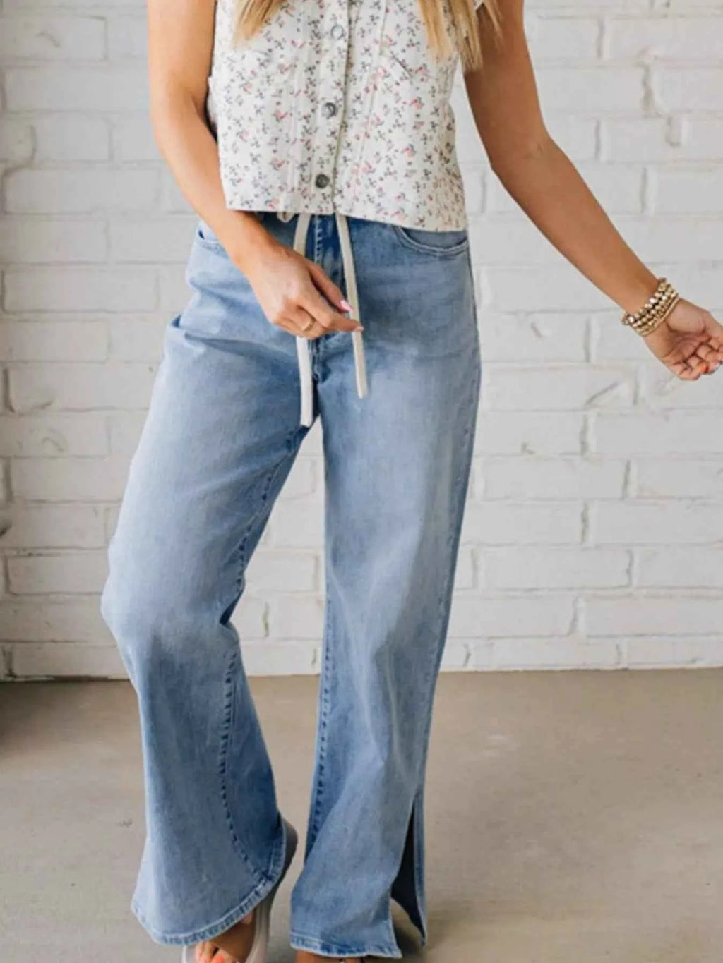 Slit Wide Leg Jeans 26b0c891-c1ed-4467-903f-4d2af1979d20-Max-Origin