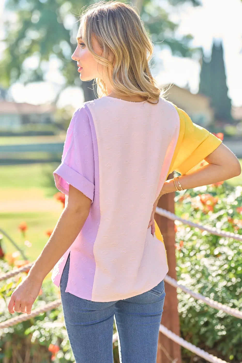 Full Size Color Block Short Sleeve Top 276cbd9a-e394-4e9a-9825-c8ffa1d6ff95-Max